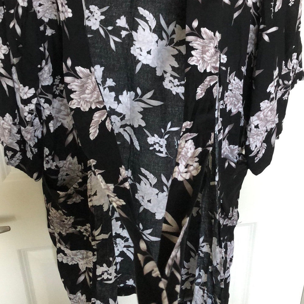 COPY - Kimono from FabFitFun - Picture 4 of 5